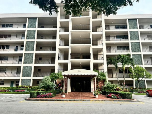 2850 N Palm Aire Drive 207, Pompano Beach FL 33069