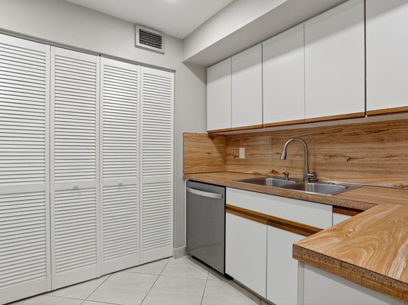 330 SE 20 Ave 421, Deerfield Beach FL 33441
