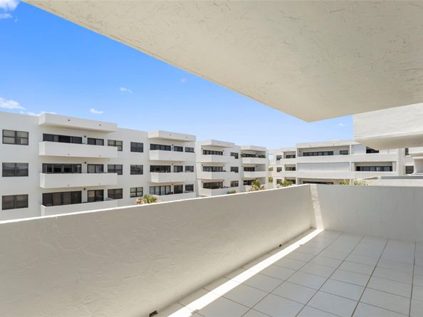 330 SE 20 Ave 421, Deerfield Beach FL 33441