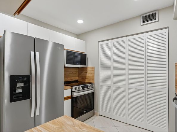 330 SE 20 Ave 421, Deerfield Beach FL 33441