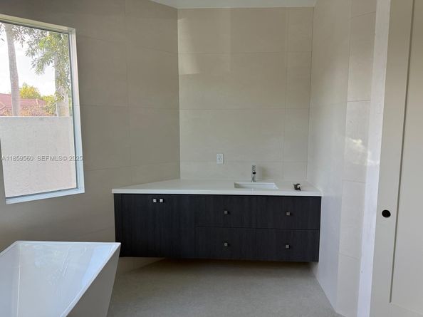 2523 Montclaire Circle, Weston FL 33327