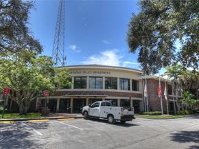 820 Alamanda Ct, Plantation FL 33317