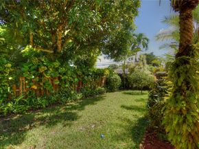 820 Alamanda Ct, Plantation FL 33317