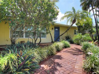 820 Alamanda Ct