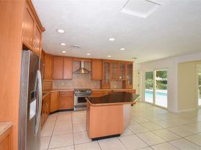 820 Alamanda Ct, Plantation FL 33317