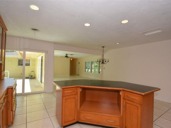820 Alamanda Ct, Plantation FL 33317