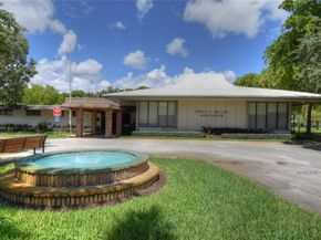 820 Alamanda Ct, Plantation FL 33317