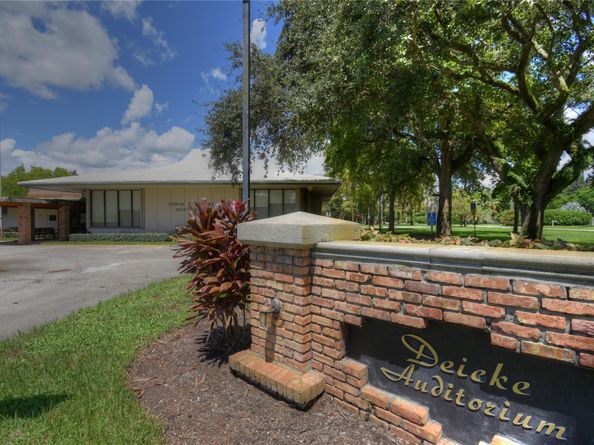 820 Alamanda Ct, Plantation FL 33317