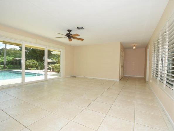 820 Alamanda Ct, Plantation FL 33317