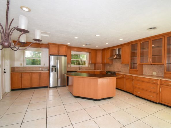 820 Alamanda Ct, Plantation FL 33317