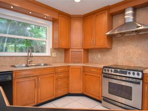 820 Alamanda Ct, Plantation FL 33317