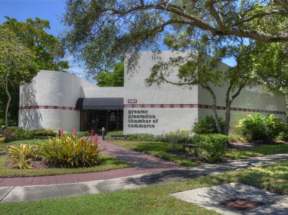 820 Alamanda Ct, Plantation FL 33317