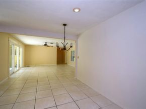 820 Alamanda Ct, Plantation FL 33317