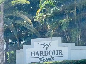 103 Harbour Pointe Way, Greenacres FL 33413