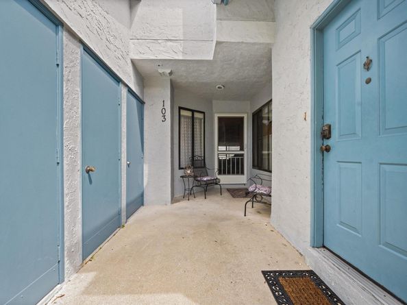 103 Harbour Pointe Way, Greenacres FL 33413