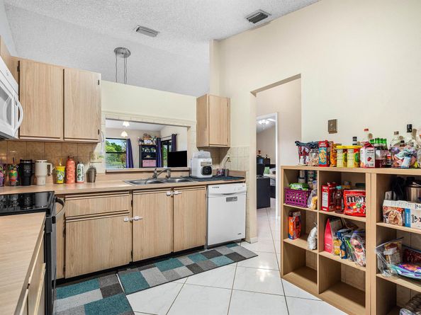 7614 NW 99th Avenue, Tamarac FL 33321