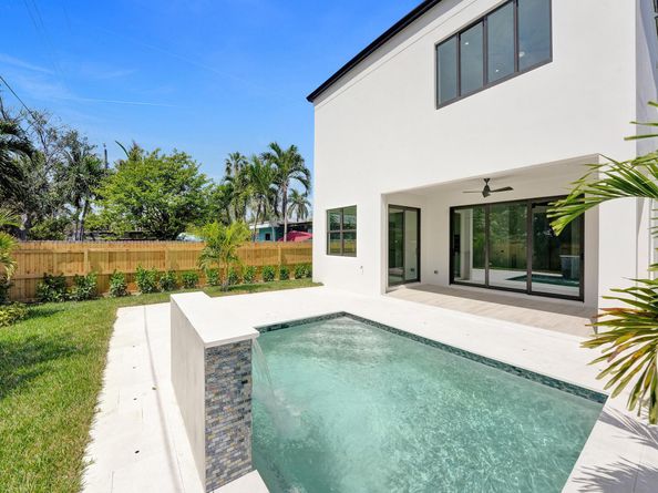 130 E Hart Street, Lantana FL 33462