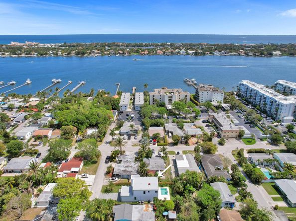 130 E Hart Street, Lantana FL 33462