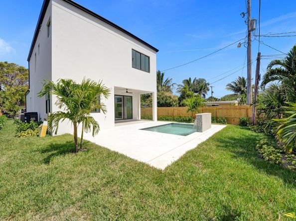 130 E Hart Street, Lantana FL 33462