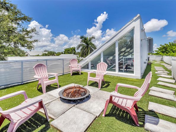 303 SW 9th St, Fort Lauderdale FL 33315