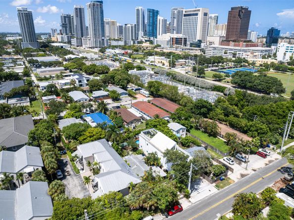 303 SW 9th St, Fort Lauderdale FL 33315