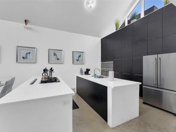303 SW 9th St
