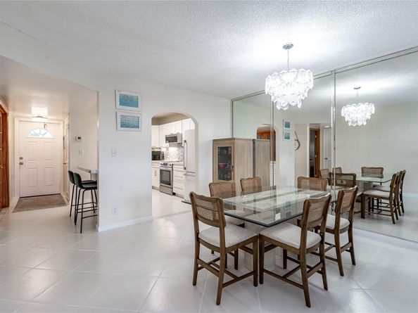 9411 N Hollybrook Lake Dr 309, Pembroke Pines FL 33025