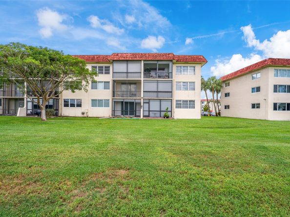 9411 N Hollybrook Lake Dr 309, Pembroke Pines FL 33025