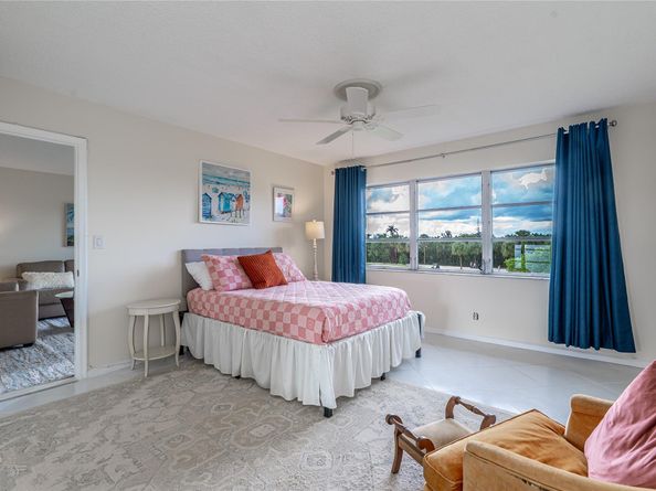 9411 N Hollybrook Lake Dr 309, Pembroke Pines FL 33025