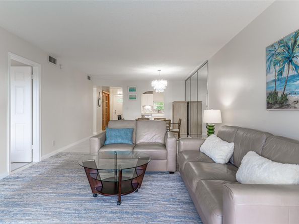 9411 N Hollybrook Lake Dr 309, Pembroke Pines FL 33025