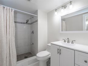 9411 N Hollybrook Lake Dr 309, Pembroke Pines FL 33025