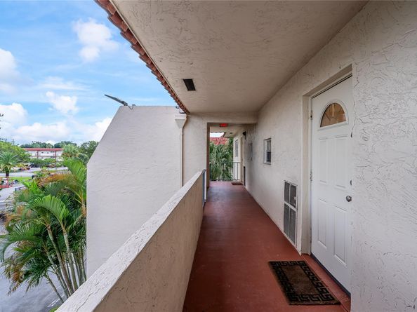 9411 N Hollybrook Lake Dr 309, Pembroke Pines FL 33025