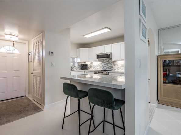 9411 N Hollybrook Lake Dr 309, Pembroke Pines FL 33025