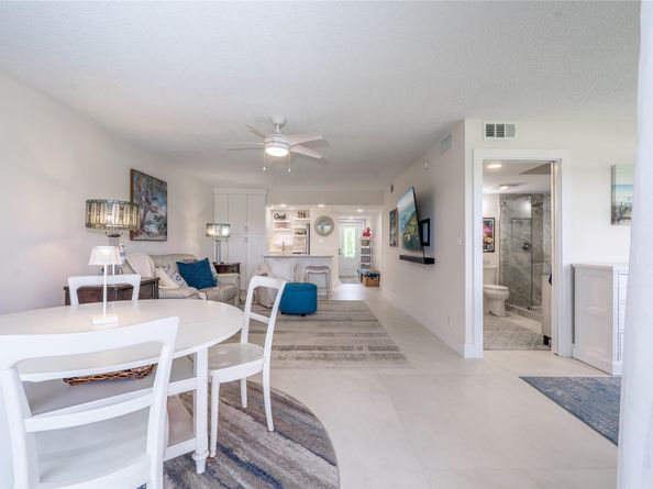 9411 N Hollybrook Lake Dr 310, Pembroke Pines FL 33025