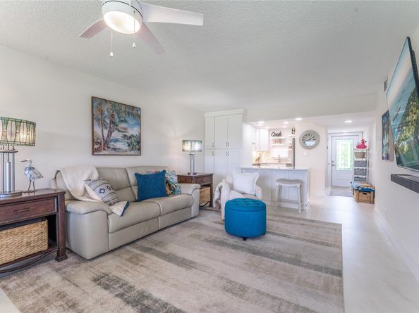 9411 N Hollybrook Lake Dr 310, Pembroke Pines FL 33025