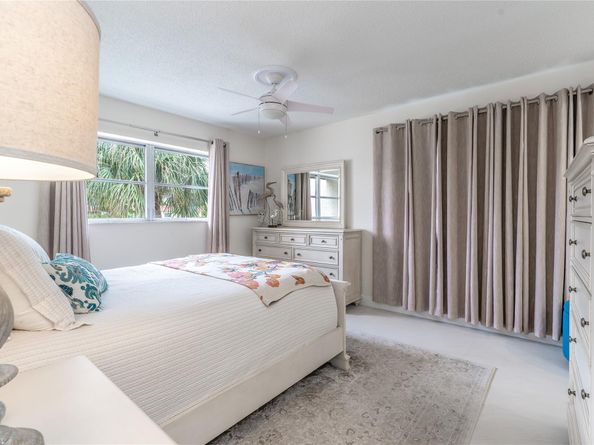 9411 N Hollybrook Lake Dr 310, Pembroke Pines FL 33025