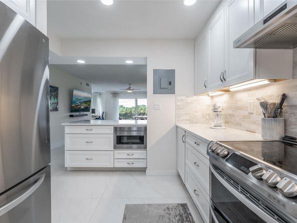 9411 N Hollybrook Lake Dr 310, Pembroke Pines FL 33025