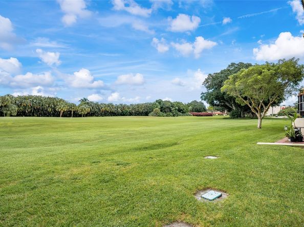 9411 N Hollybrook Lake Dr 310, Pembroke Pines FL 33025