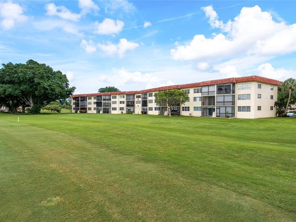 9411 N Hollybrook Lake Dr 310, Pembroke Pines FL 33025