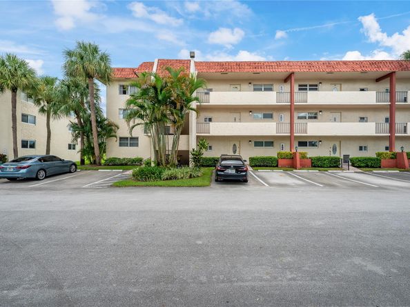 9411 N Hollybrook Lake Dr 310, Pembroke Pines FL 33025
