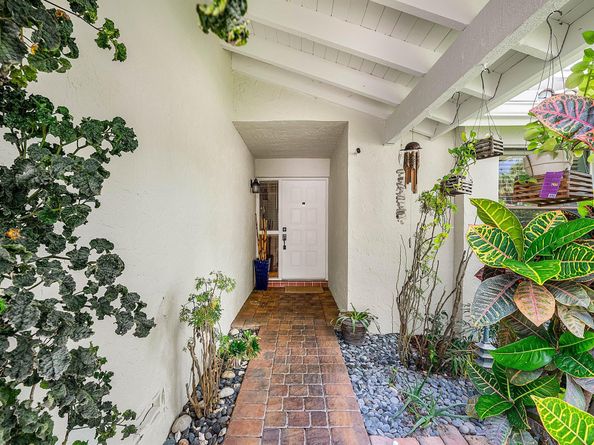6104 Belleza Lane, Boca Raton FL 33433
