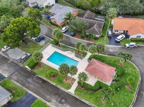 425 Shadow Wood Ln, Coral Springs FL 33071
