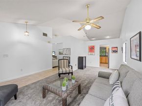 425 Shadow Wood Ln, Coral Springs FL 33071