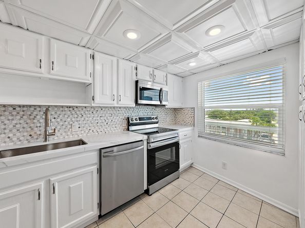 155 Yacht Club Drive 405, North Palm Beach FL 33408