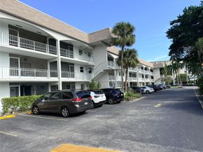 501 Blue Heron Dr 221A, Hallandale Beach FL 33009