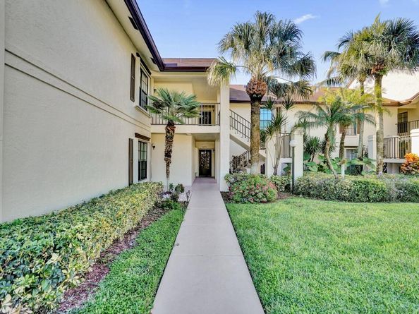 3373 Jog Park Drive, Greenacres FL 33467