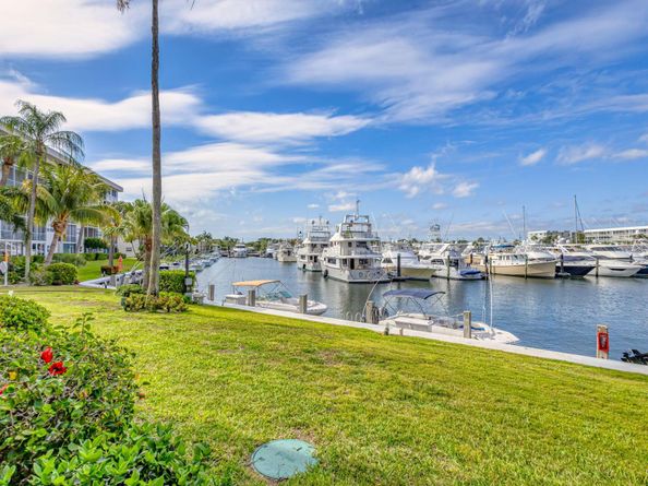 21 Yacht Club Drive 102, North Palm Beach FL 33408