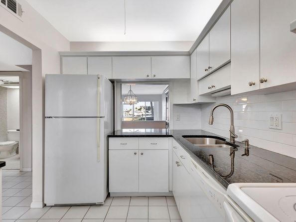 21 Yacht Club Drive 102, North Palm Beach FL 33408