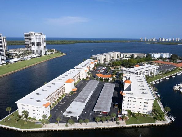 21 Yacht Club Drive 102, North Palm Beach FL 33408