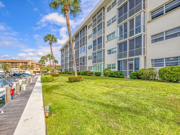 21 Yacht Club Drive 102, North Palm Beach FL 33408